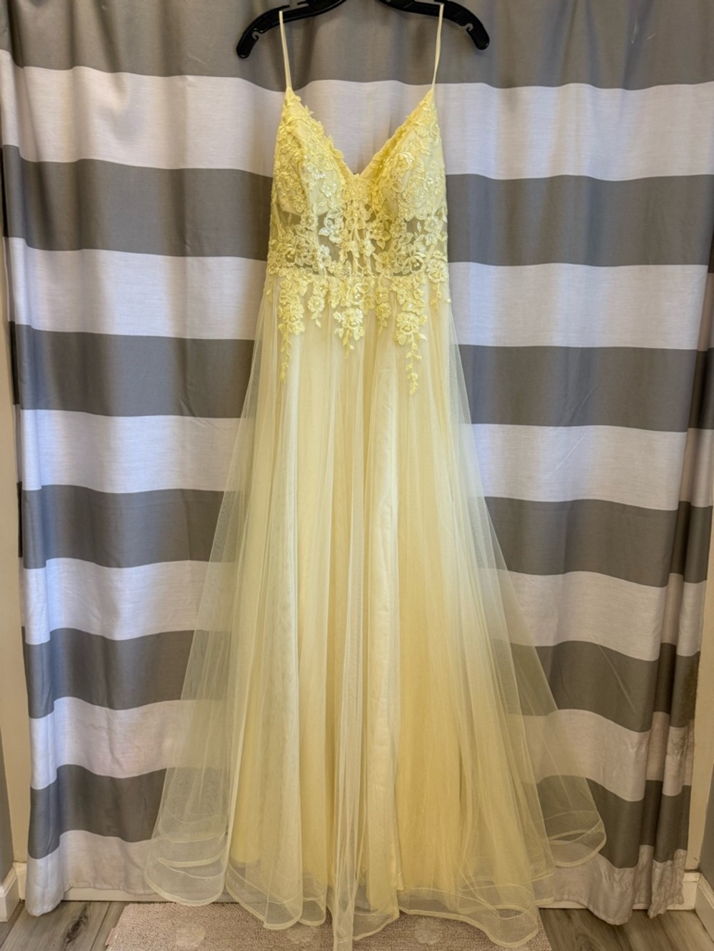 Beautiful Butter Yellow Lace Appliqué Tulle Gown by JJ’s House Size 14
